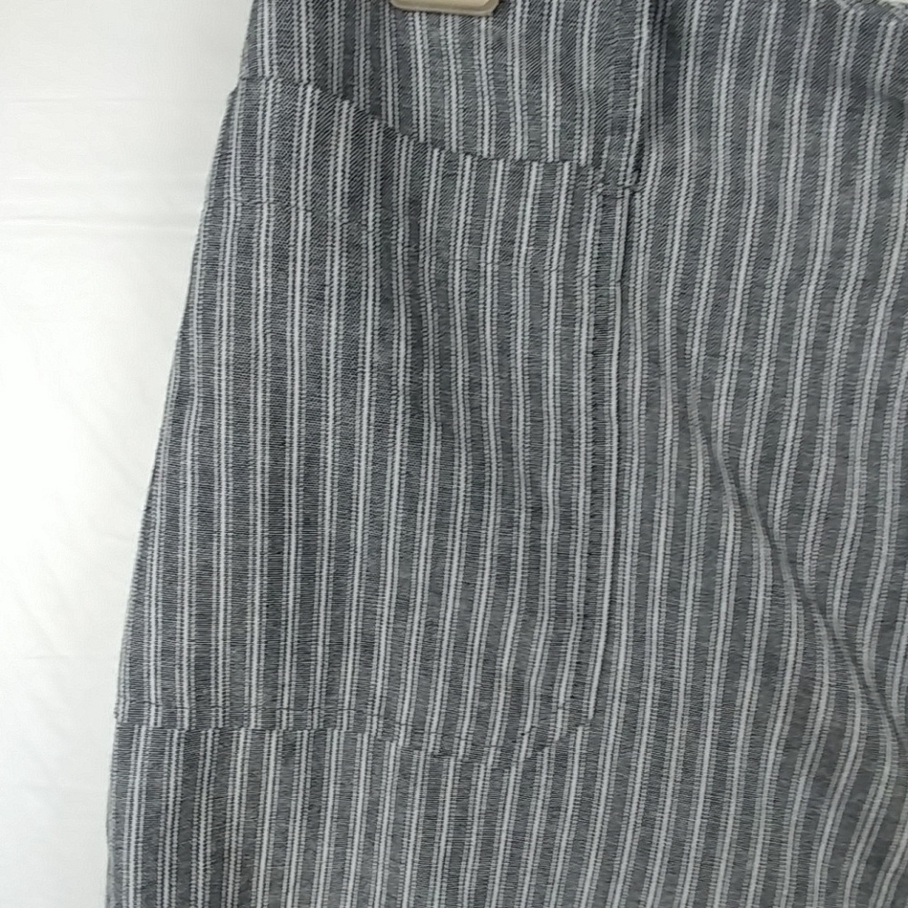 Shorts - Picture 2 of 3